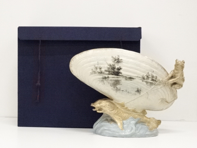 Emile GALLE / SHELL SHAPED VASE IN BOX / FROG & PAIRED FISH